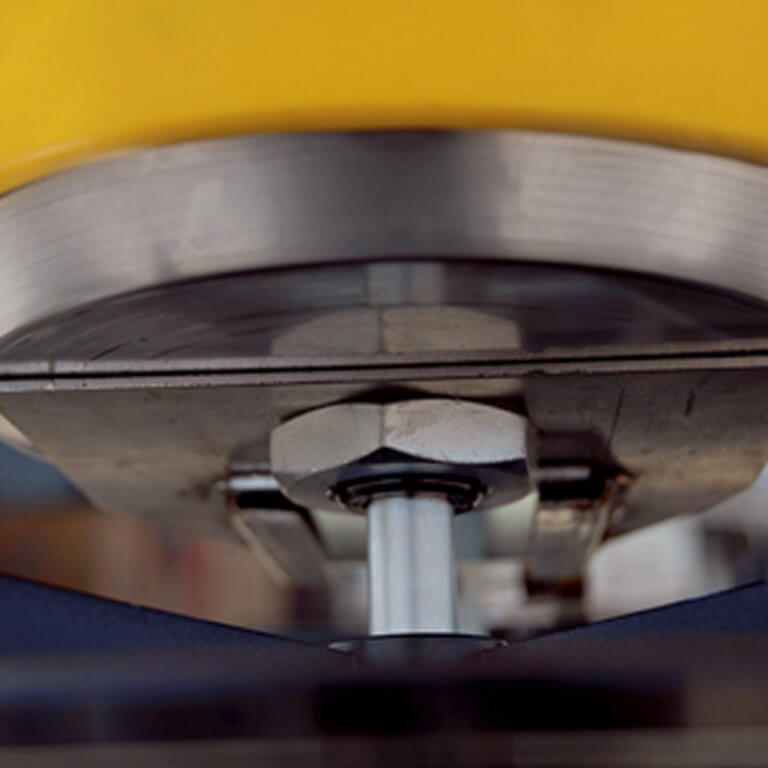 BEFCO Baby Hop Spreader close-up view of stainless steel spreader plate and yellow interior details.