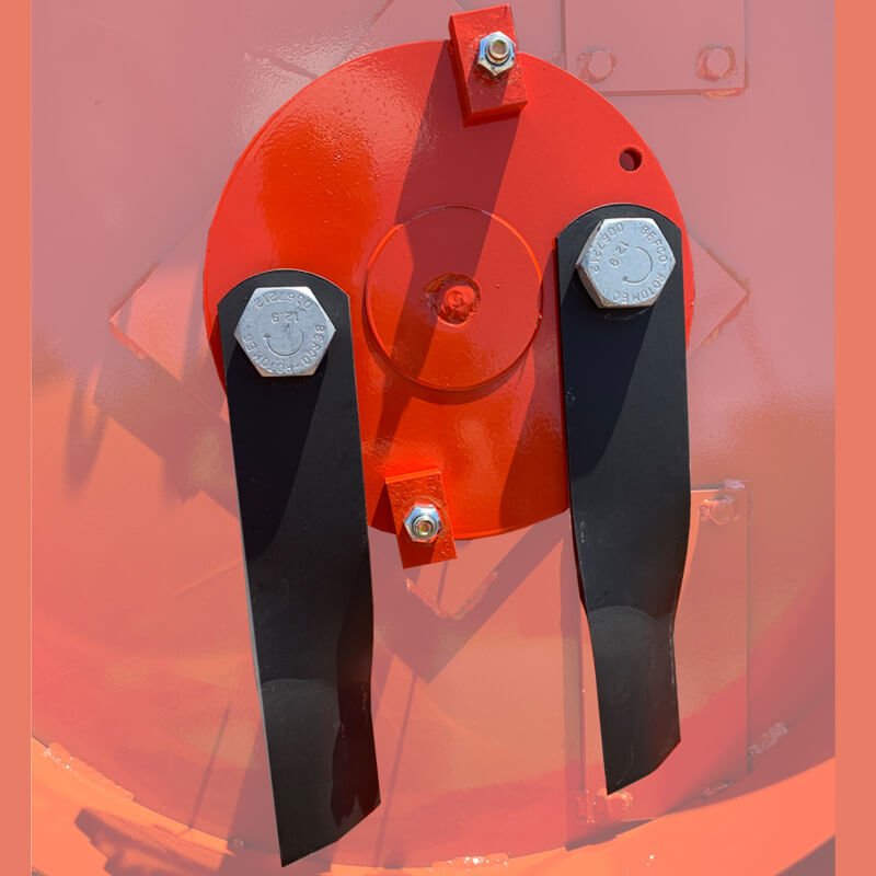 BEFCO C70 Grooming Mower blades and hub, featuring black design details and sturdy mounting hardware.