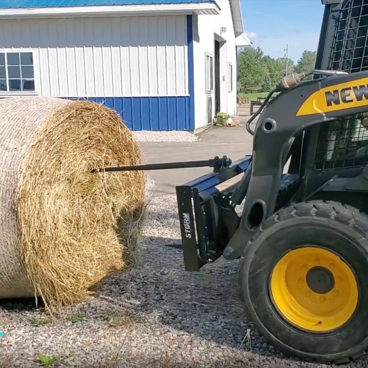Single Hay Bale Spear used on round bale